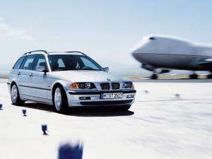 BMW 328i Touring 1999 года